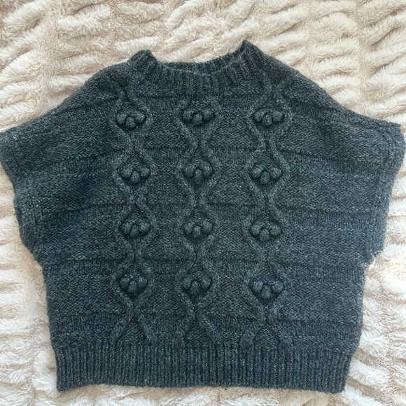 Zara Gray sweater vest - Picture 2 of 5